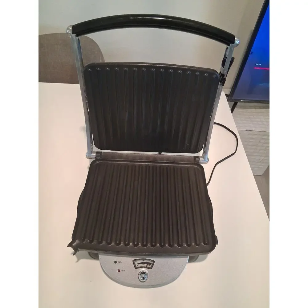 DeLonghi CGH800 Retro Contact Grill Panini Press Stainless Steel Slightly